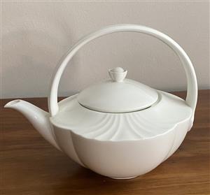 Villeroy & Boch Arco Weiss Tea Set For 8