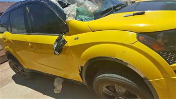 Mahindra XUV500 for stripping EZI SUV
