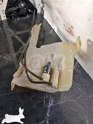 Water Bottle From Jeep Grand Cherokee WJ 4.7   