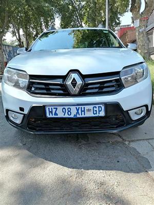 2019 RENAULT SANDERO 900T MANUAL TRANSMISSION WITH SERVICE BOOK