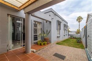 Townhouse For Sale in Radiokop