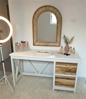 I'm selling studying desk