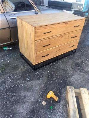 Chest of Drawers and Dressers