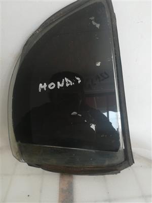 Honda civic 2005 to 2010 right rear 1/4vent glass original with rubber gasket