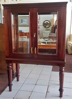 Beautiful Mahogany display cabinet/shop display unit