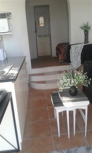 Lovely bachelor flat for rent in Bothasig 