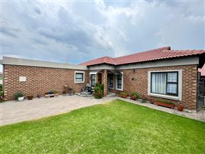 Two bedroom townhouse for sale in the Retirement village in Terra Nova, Trichart