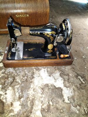1935 Singer Handcrank Sewing Machine serial number Y9680240