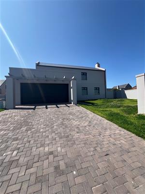 Looking for a move-in ready home that combines comfort, space and peace, this could be the one!