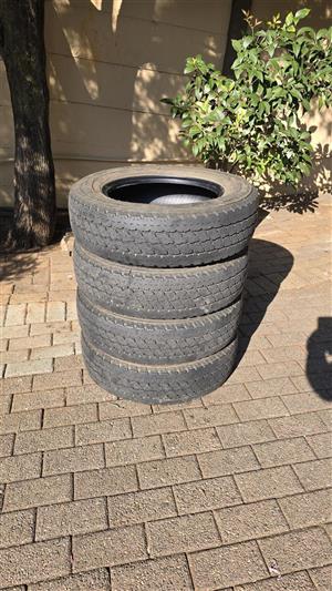 Tyres Bridgestone Duravis 195/75/R16 c (4 Tyres)