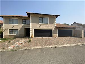 6 Bedroom House For Sale In Sonneveld