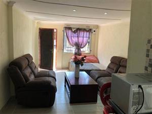  Spacious Bachelor Flat to Let – Eugenia Road, Wychwood, Germiston  