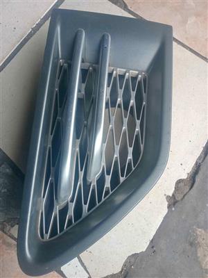 Land Rover Range Rover Sport 5.0L 2012-2013 OEM Fender Air Vent Insert Grille