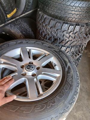 4x tyres and 4 Amarok mags 17