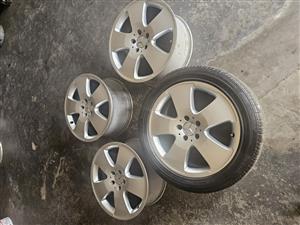 Mercedes S350 orignal 18 inch rims with 3 run flat bands . Very Good Condition 