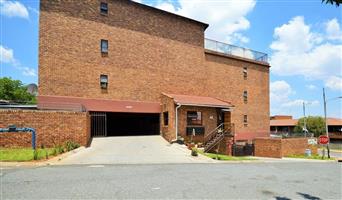 Apartment For Sale in Alberton