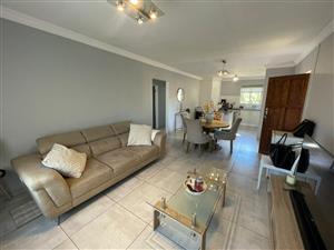 Apartment For Sale in Rooihuiskraal North