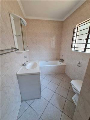 2-bedroom apartment is now available to rent in Cyrildene.   jhb