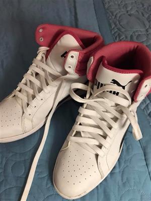 Girls / Women Genuine Puma Boot Sneaker - Size 5