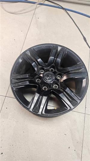 17inch Toyota Hilux/Fortuner original mag to use for spare wheel 