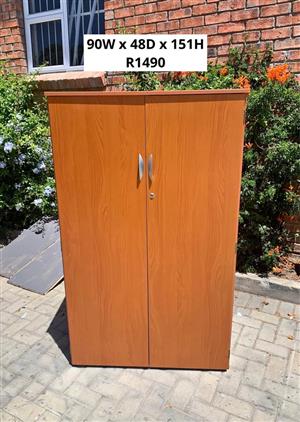 LOCKABLE OFFICE FILING STORAGE CUPBOARD