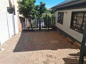  Charming 1 Bedroom Cottage To Let – Cyrildene, Johannesburg