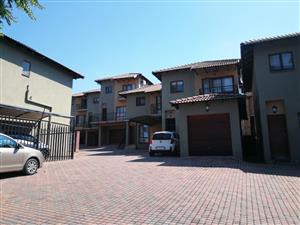 Townhouse For Sale in Sonheuwel