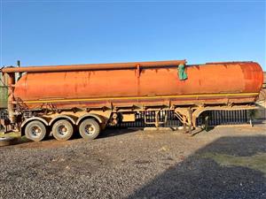 56 cube Auger triaxle Tanker (+ vat), Working condition, for sale in Boksburg. Call Jay