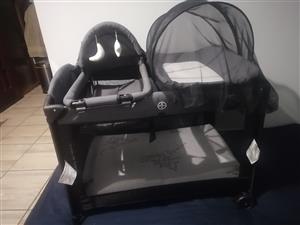 Emerald baby crib full accessories in excellent condition 