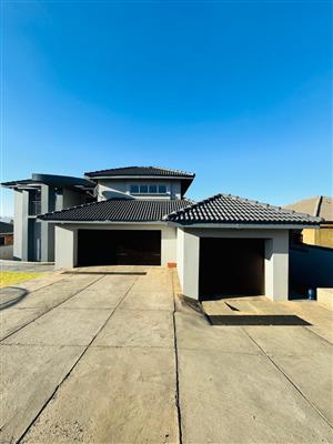 Opulent 6 Bedroom house