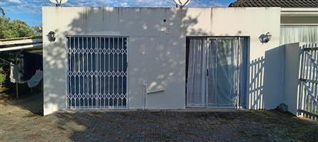 Bachelor flat to rent in Beacon Bay