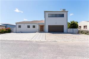 Spacious Dual-Living Home with Lagoon Views & Full Solar Backup – Langebaan Country Club