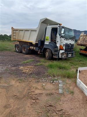For sale — 2007 Hino 700 10-Cube Tipper Truck