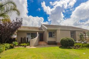 ***EXCLUSIVE SOLE MANDATE*** - Exceptional Family Living in Sought-After Panorama