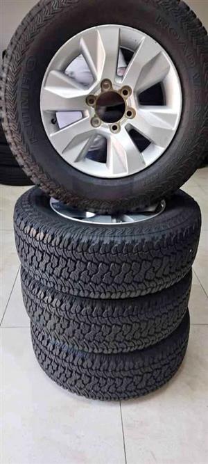 17inch Toyota GD6 with new 265/65R17 road ventures AT51 kumho tyres(caps included.