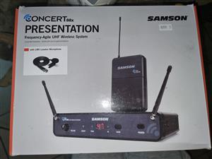Samson UHF wireless microphone system 