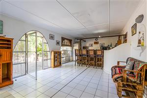 Townhouse For Sale in Amanzimtoti