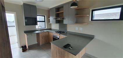 Stylish 2-Bedroom Apartment in Bodorp, George