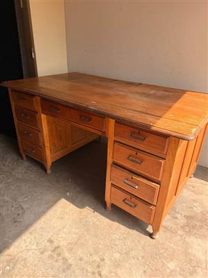 Large Wooden Oak study desk with 9 drawers