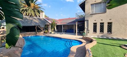 Entertainer’s Dream in Lambton Gardens – 4 Bedroom Family Home with Pool, Bar, Lapa & Fire Pit