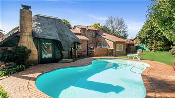 Spacious and Well-Maintained Family Home in the Heart of Wilro Park!