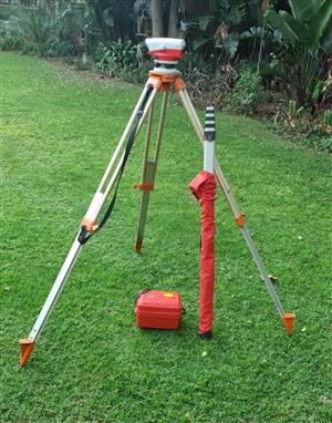 Leica Automatic Dumpy Level (Made in Switzerland) - Complete with Tripod
