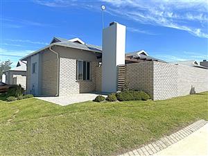 House For Sale in Mooikloof Country Estate