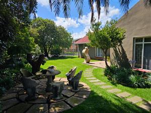 Neat-as-a-Pin Family Home with Pool – For Sale in Secunda