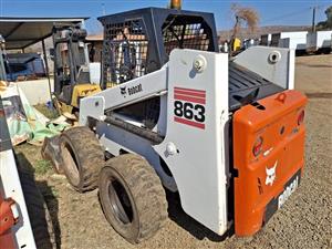 Bobcat 843 skidsteer with bucket. Bobcat is in good running condition. (Krugersdorp) (Vat Incl)