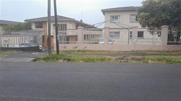 Neat & Spacious 3-Bedroom Flat – Prime Central Location