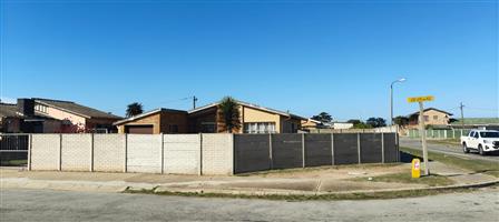 Charming 3 bedroom freestanding home in Algoa Park, Gqeberha. Perfect for family living and comfort!