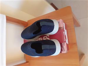 Comfortable ladies shoes size 5, brand name Turtles