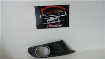 VW Golf 6 front bumper right fog light grille
