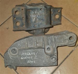 RENAULT MEGANE 2 ENGINE MOUNTING 